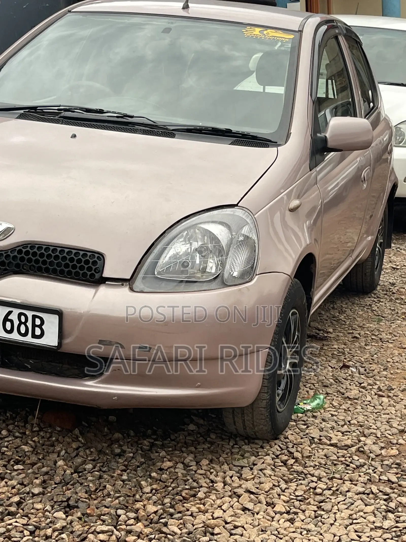 Toyota Vitz 2000 Pink