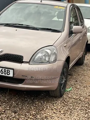 Toyota Vitz 2000 Pink