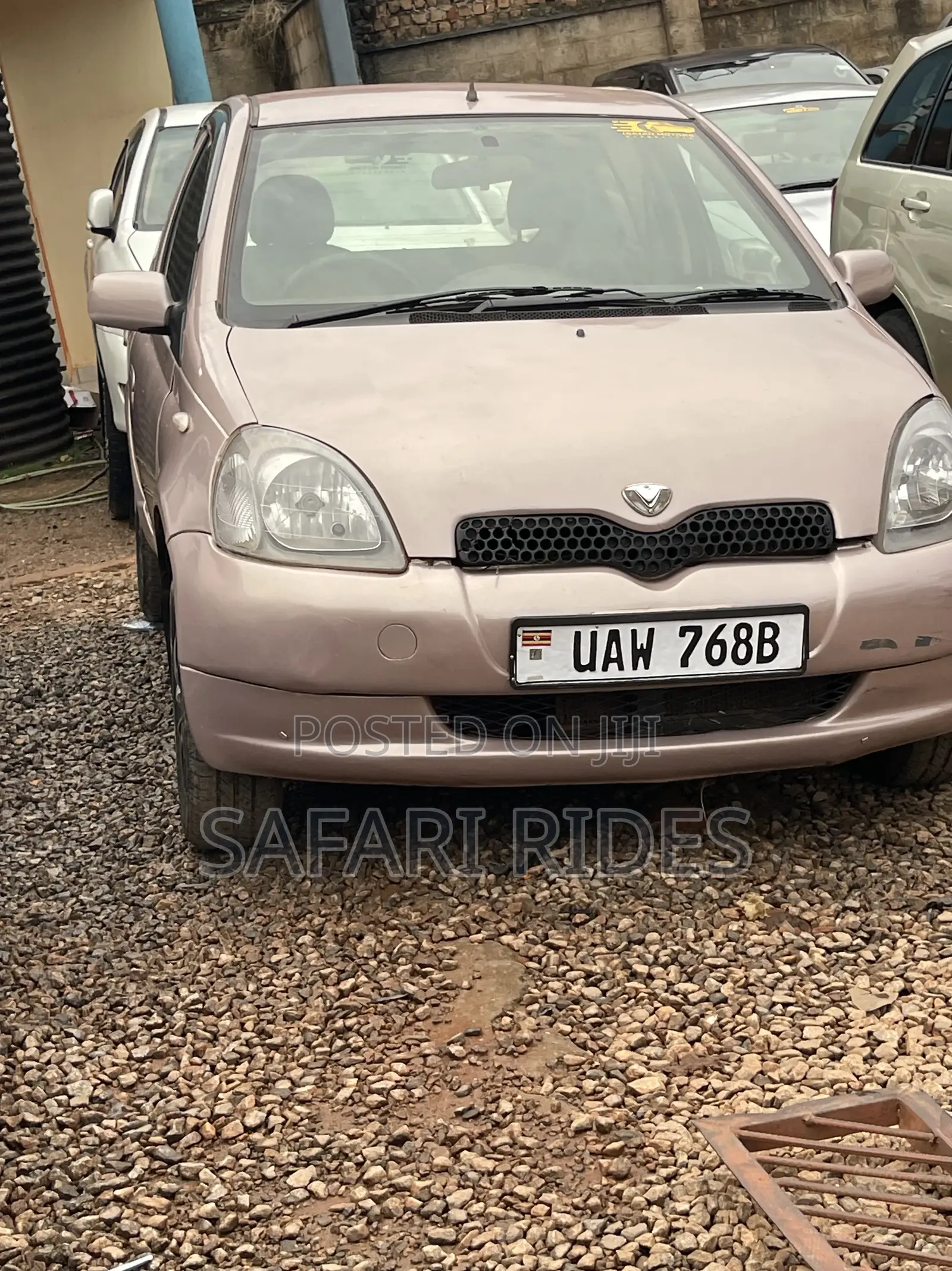 Toyota Vitz 2000 Pink