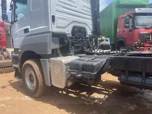 Mercedes-Benz Axor 3340 2011 White, Only the Head Double Axle