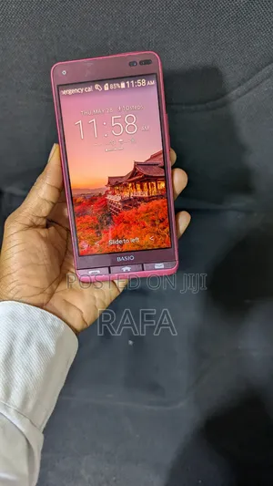 Kyocera Basio 3 KYV43 32 GB Red