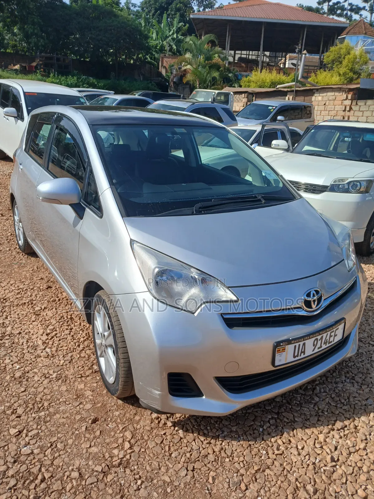 Toyota Ractis 1.3 FWD 2015 Silver