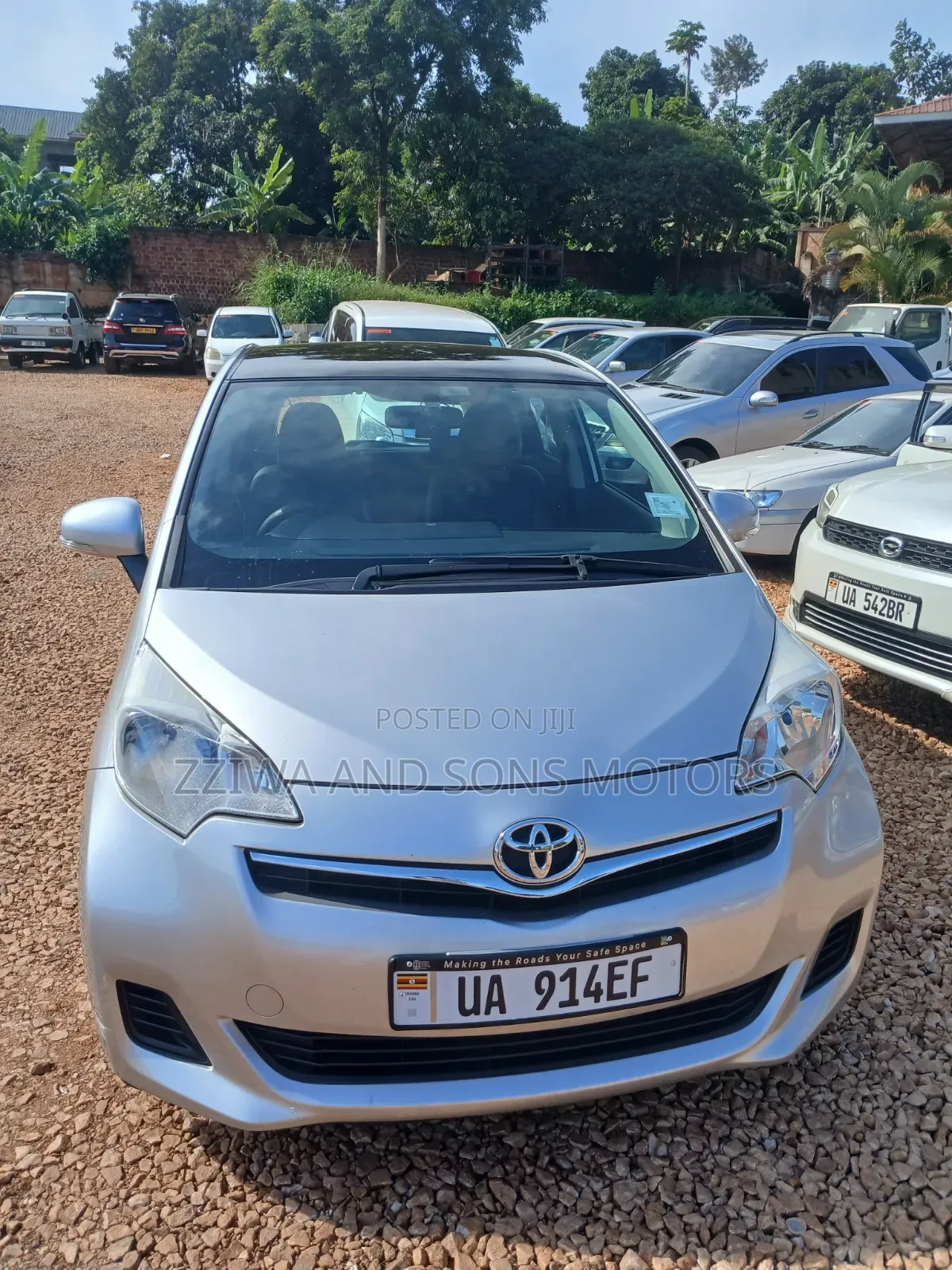 Toyota Ractis 1.3 FWD 2015 Silver