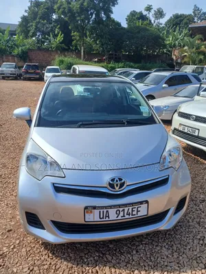 Toyota Ractis 1.3 FWD 2015 Silver