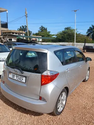Toyota Ractis 1.3 FWD 2015 Silver