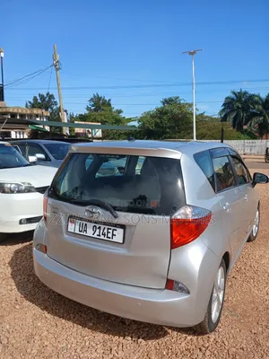 Toyota Ractis 1.3 FWD 2015 Silver