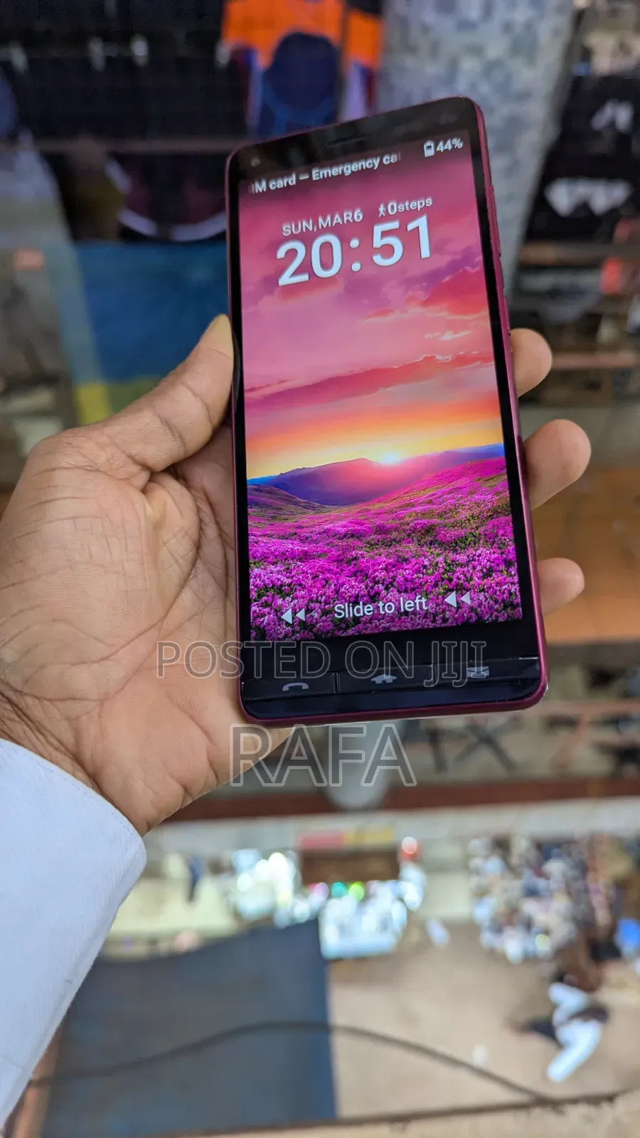 Kyocera KYV45 64 GB Red