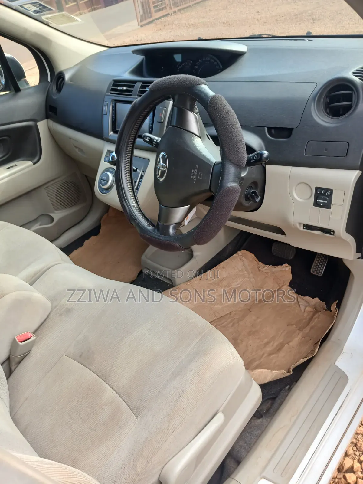Toyota Passo Sette 1.5 AWD 2010 White