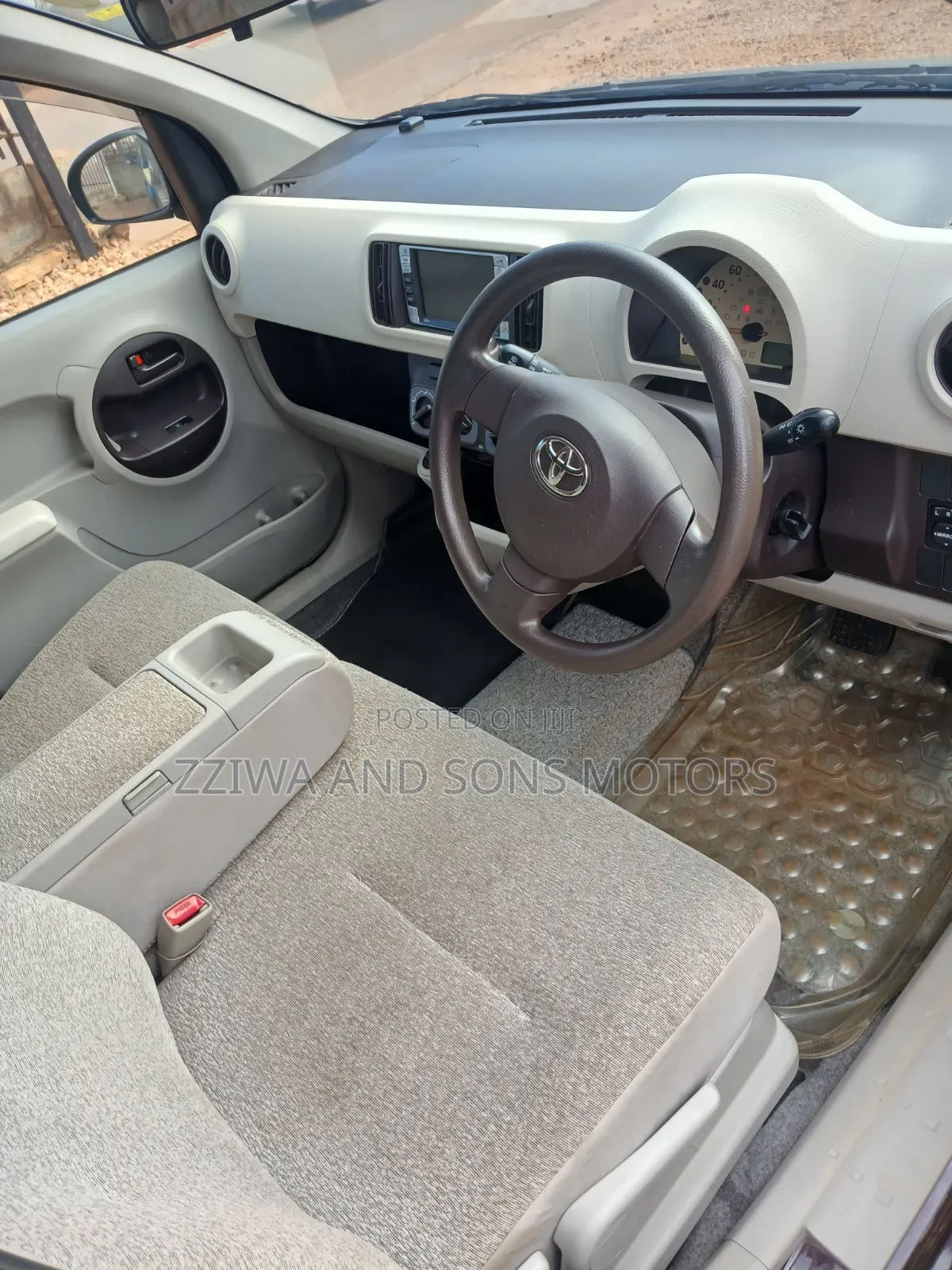 Toyota Passo 1.3 FWD 2012 Maroon