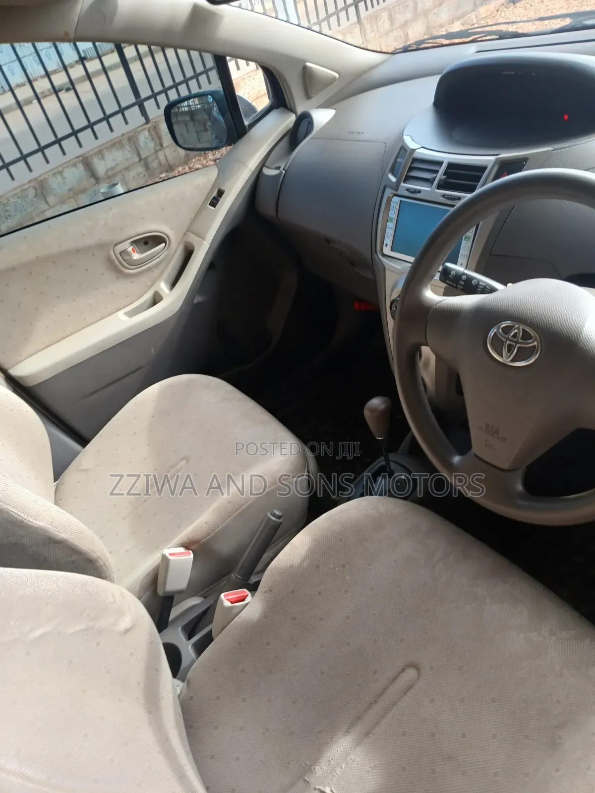 Toyota Vitz 1.5 FWD 5dr 2013 Blue
