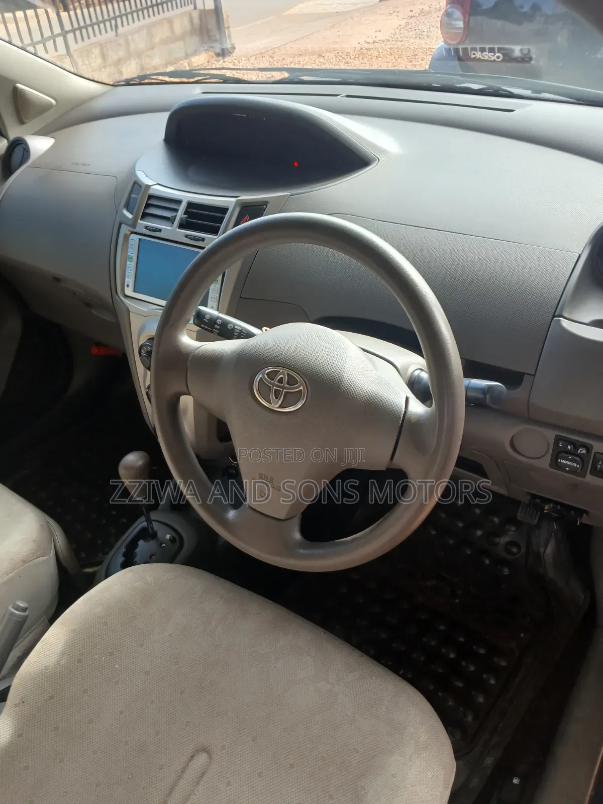 Toyota Vitz 1.5 FWD 5dr 2013 Blue