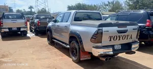 Toyota Hilux 2025 Silver