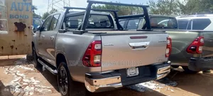 Toyota Hilux 2025 Silver