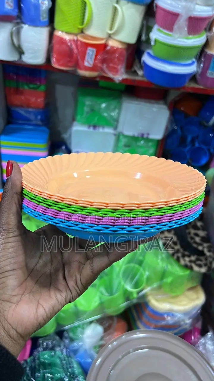Plastic Serving Plates