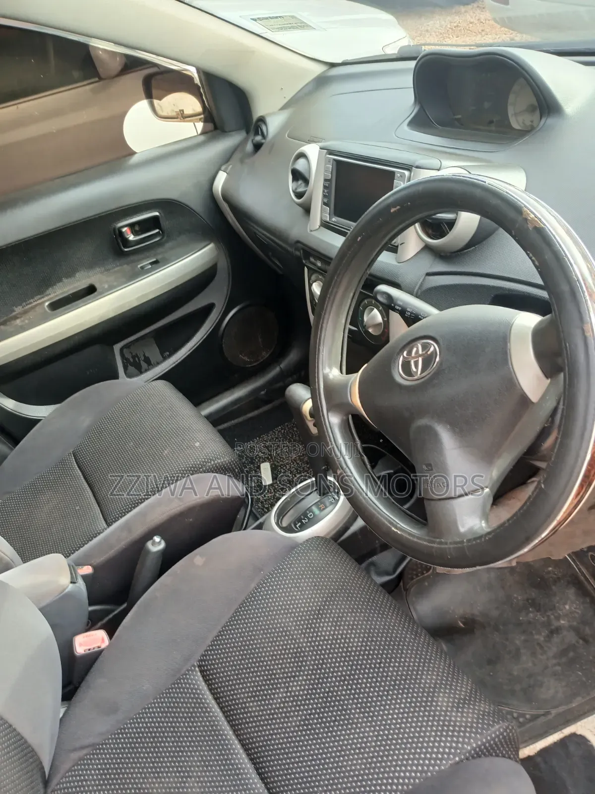 Toyota IST 2003 Silver