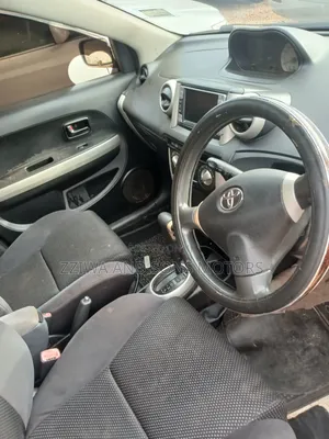 Toyota IST 2003 Silver