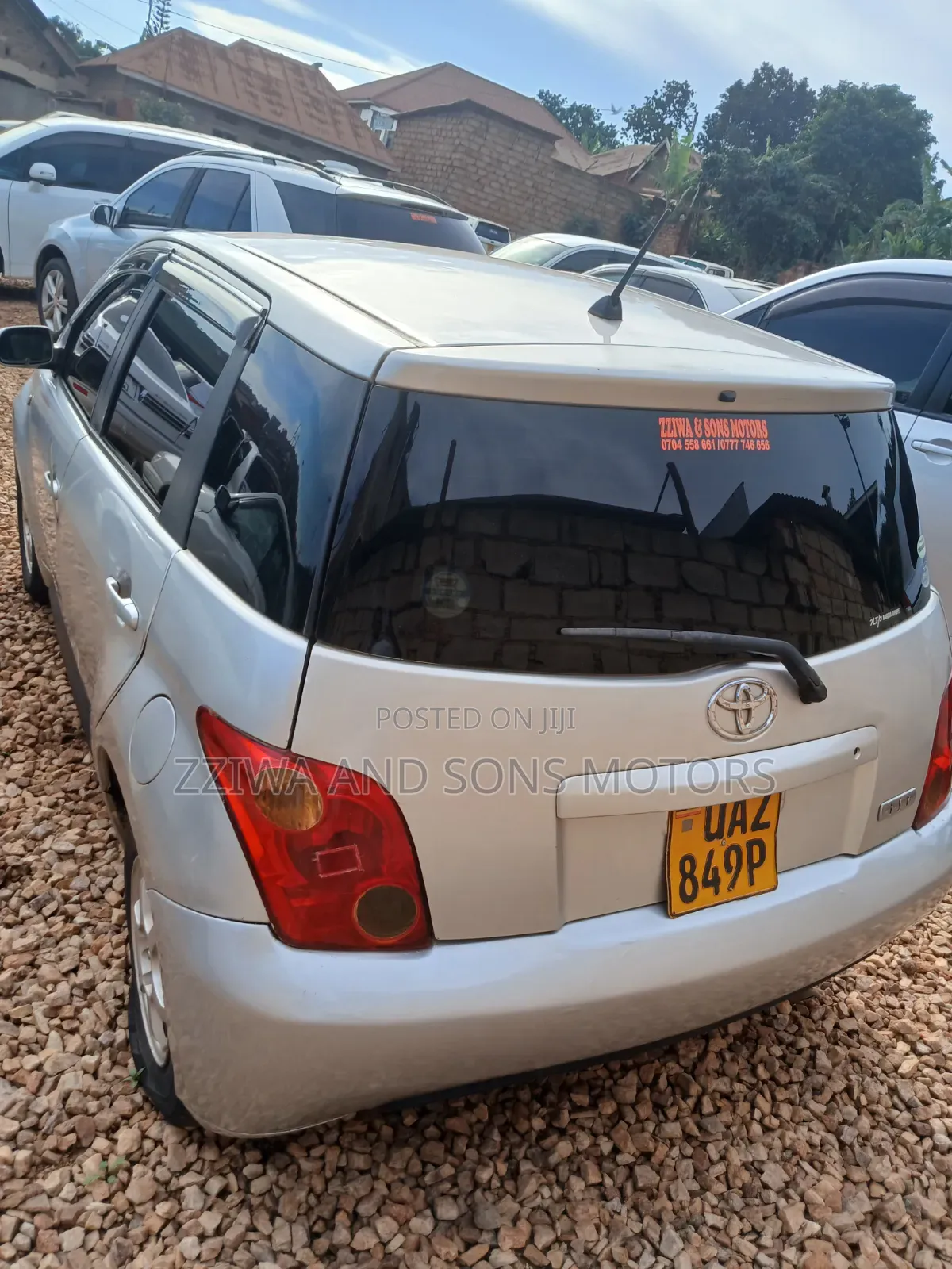 Toyota IST 2003 Silver