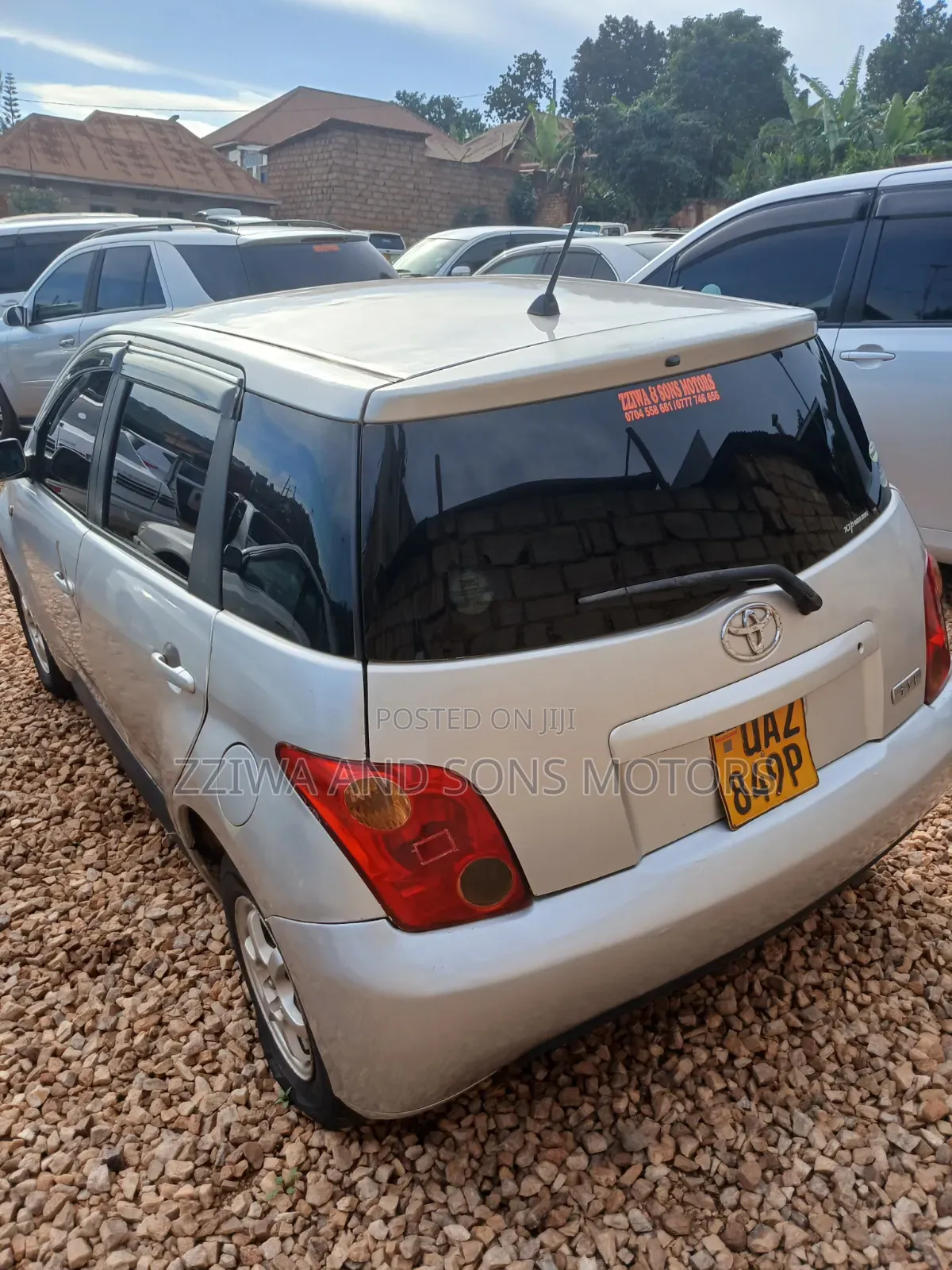 Toyota IST 2003 Silver