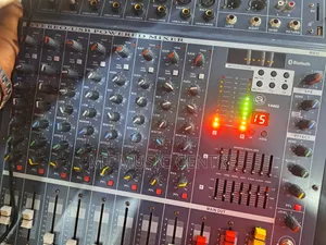 Yamaha 8 Channel Amp Mixer/ Amplified Mixer