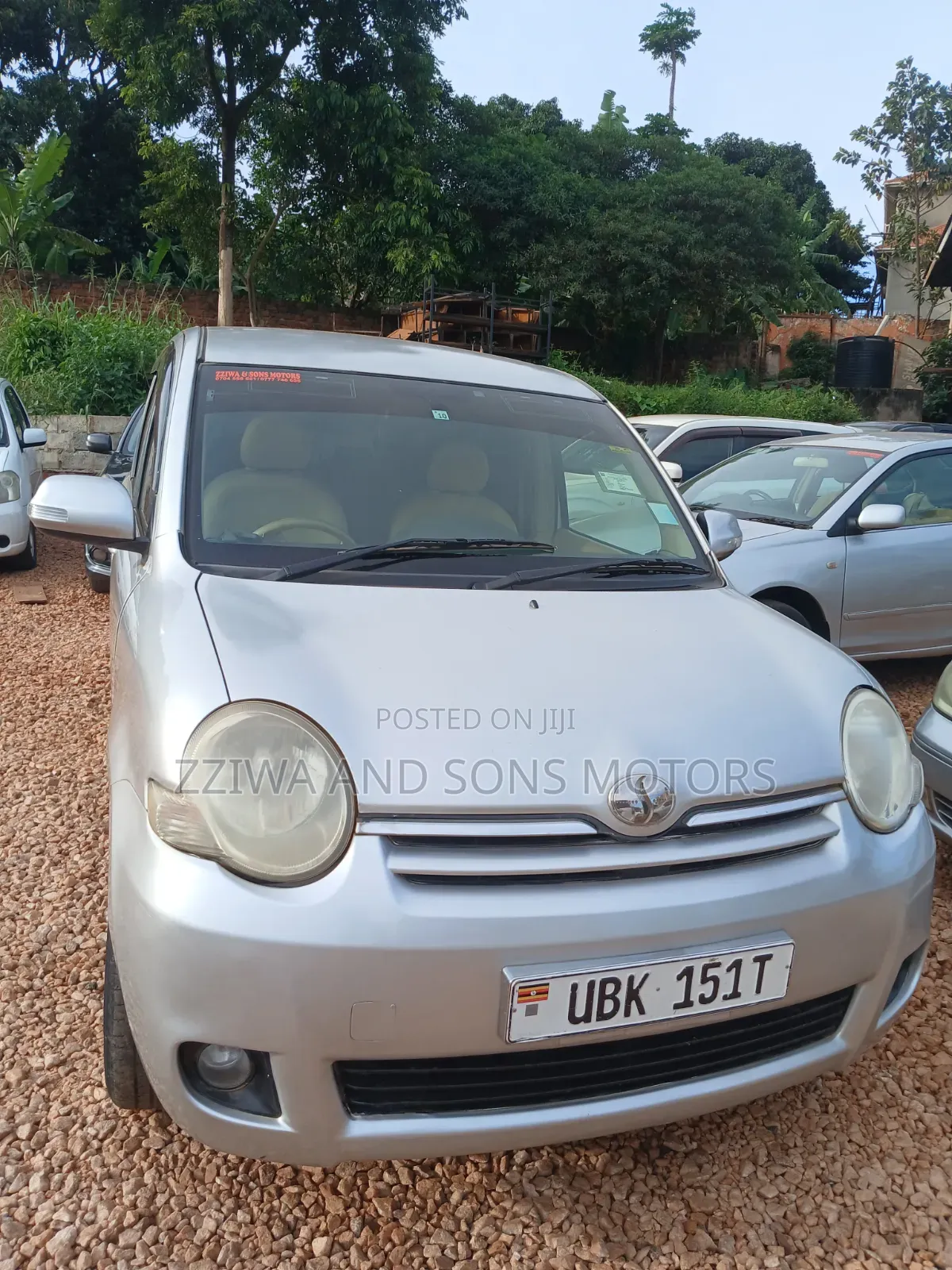 Toyota Sienta 1.5 AWD 2014 Silver