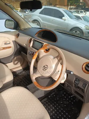 Toyota Sienta 1.5 AWD 2014 Silver