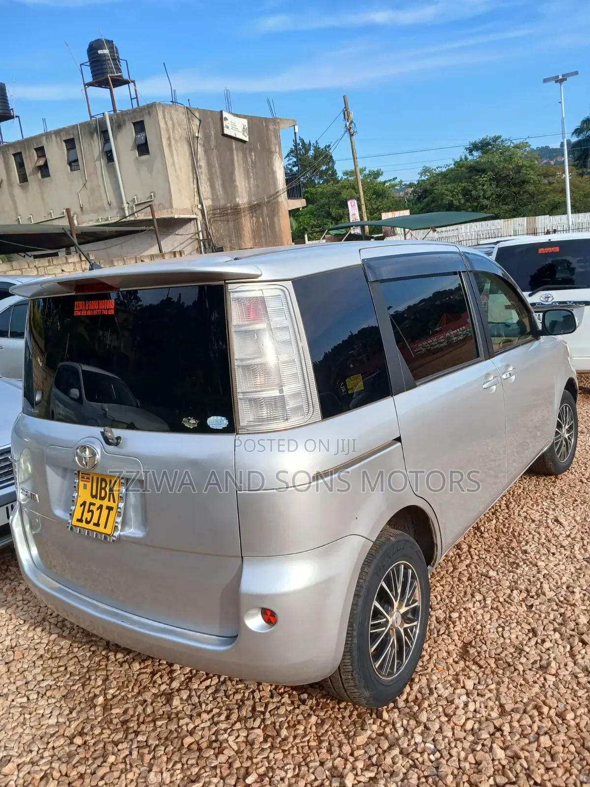 Toyota Sienta 1.5 AWD 2014 Silver