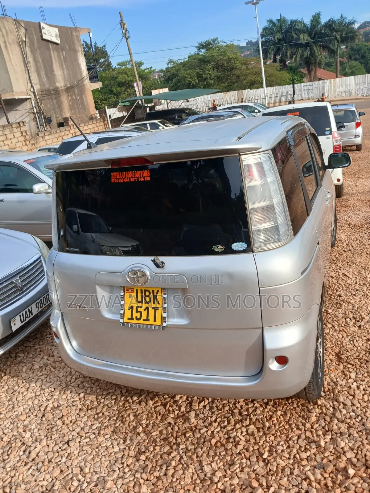 Toyota Sienta 1.5 AWD 2014 Silver