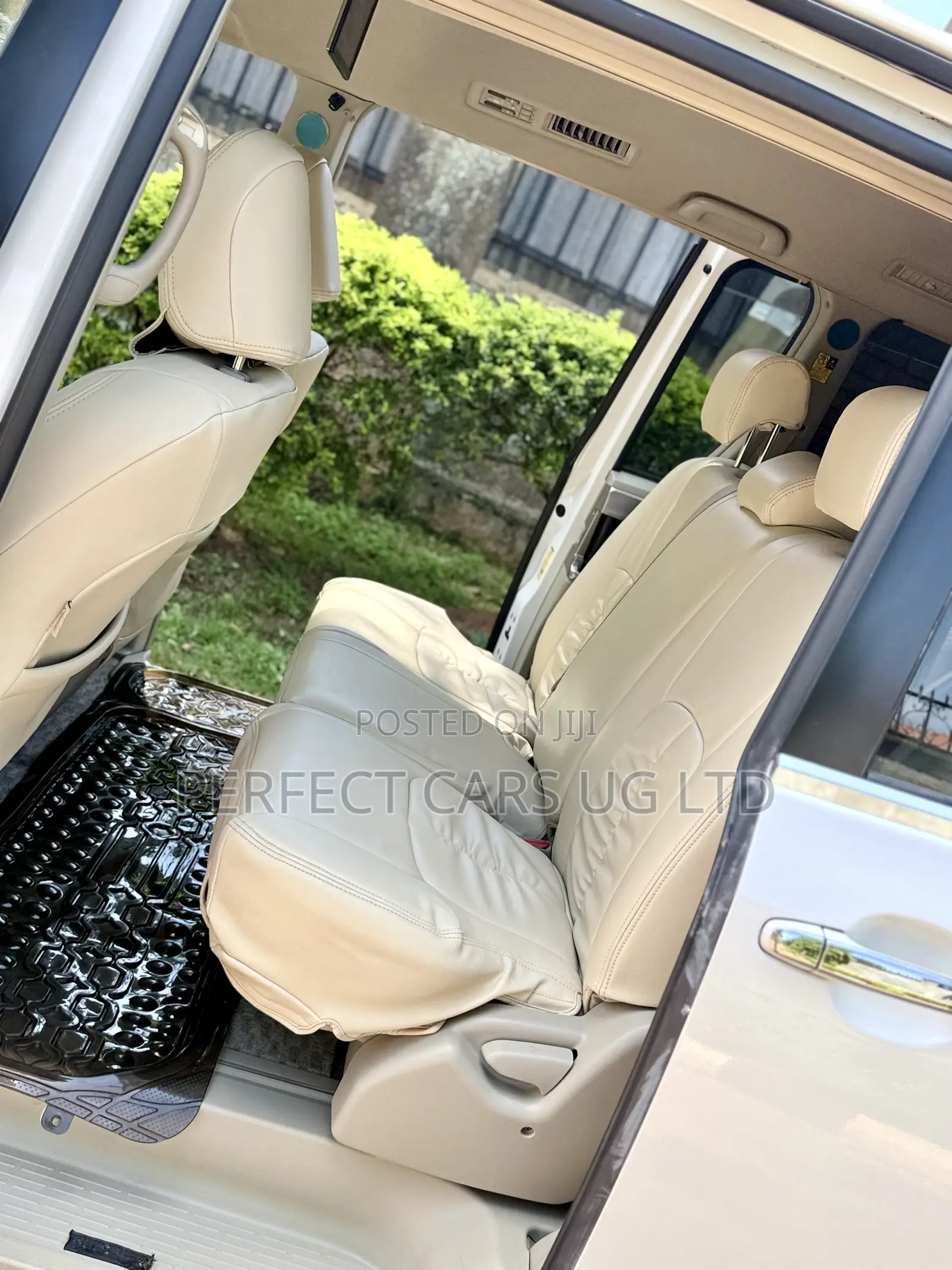 Toyota Noah 2.0 143hp FWD (8 Seater) 2012 Pearl