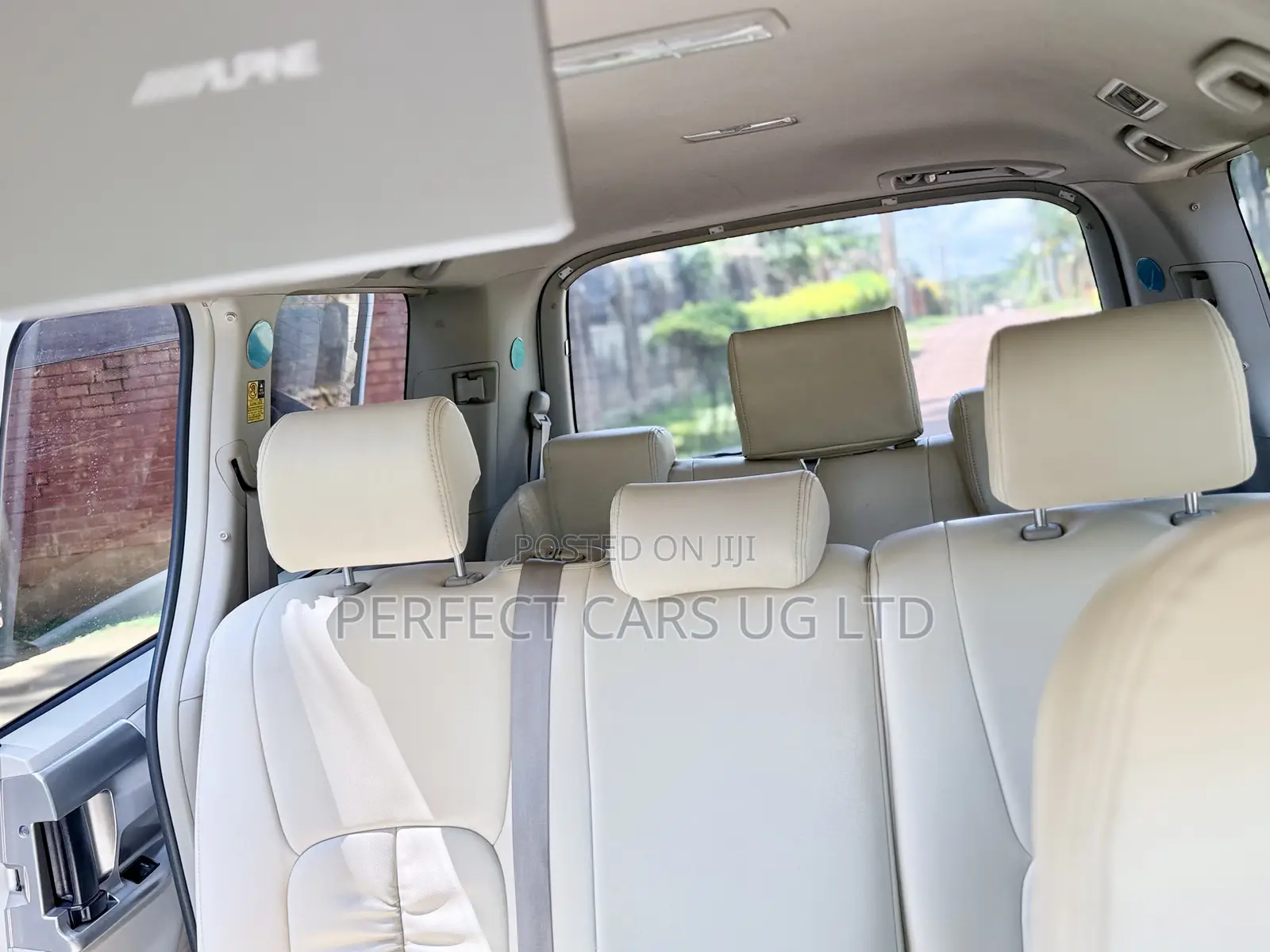 Toyota Noah 2.0 143hp FWD (8 Seater) 2012 Pearl