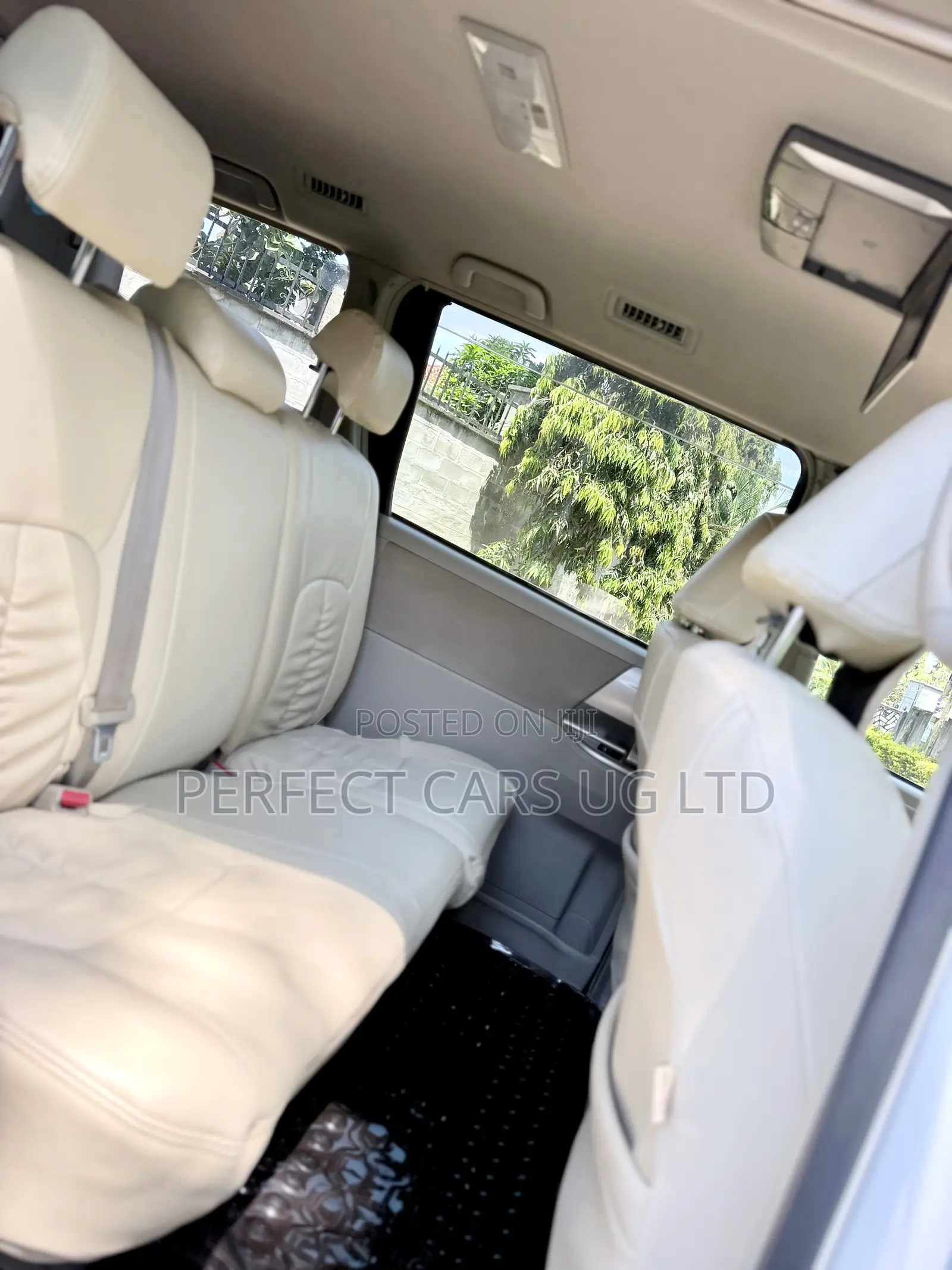 Toyota Noah 2.0 143hp FWD (8 Seater) 2012 Pearl
