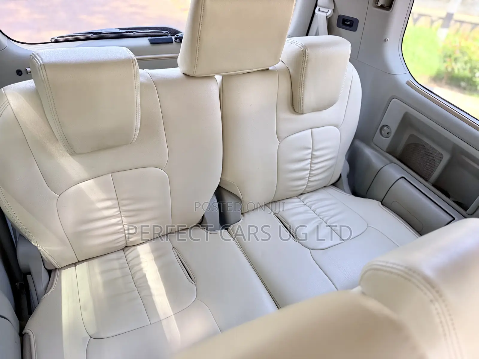 Toyota Noah 2.0 143hp FWD (8 Seater) 2012 Pearl