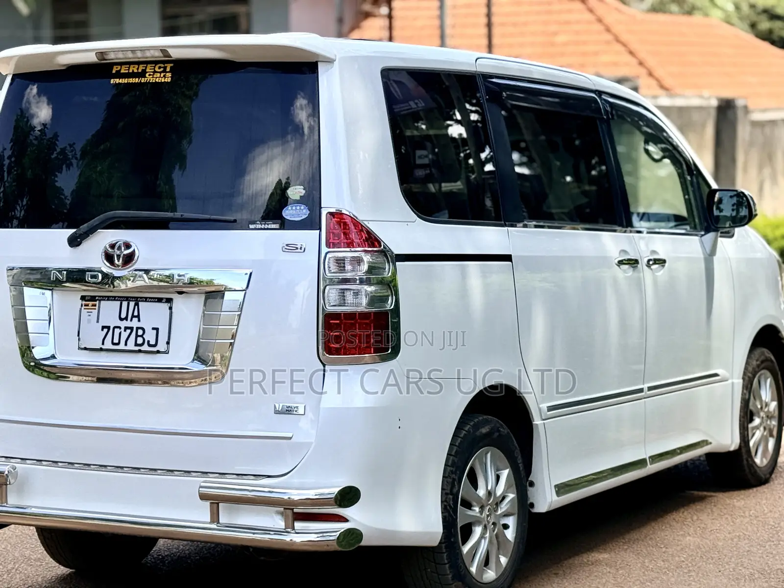 Toyota Noah 2.0 143hp FWD (8 Seater) 2012 Pearl