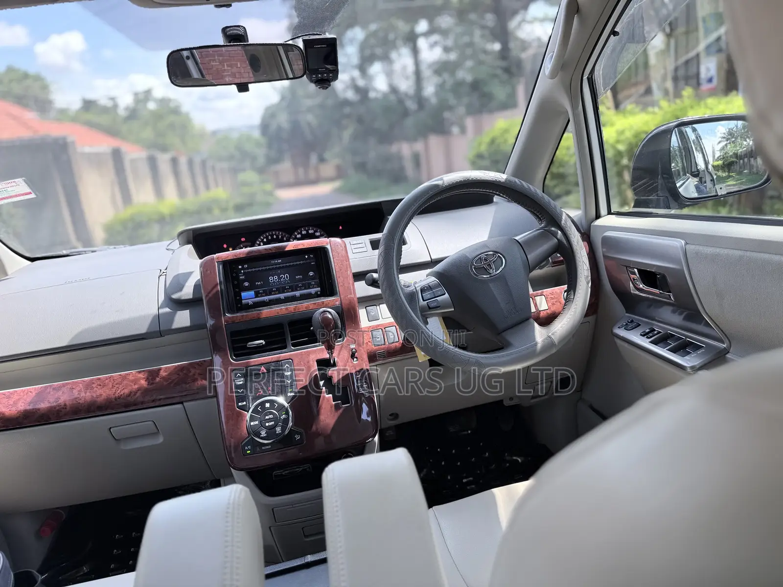 Toyota Noah 2.0 143hp FWD (8 Seater) 2012 Pearl