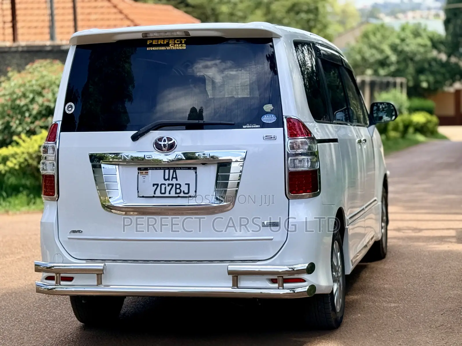 Toyota Noah 2.0 143hp FWD (8 Seater) 2012 Pearl