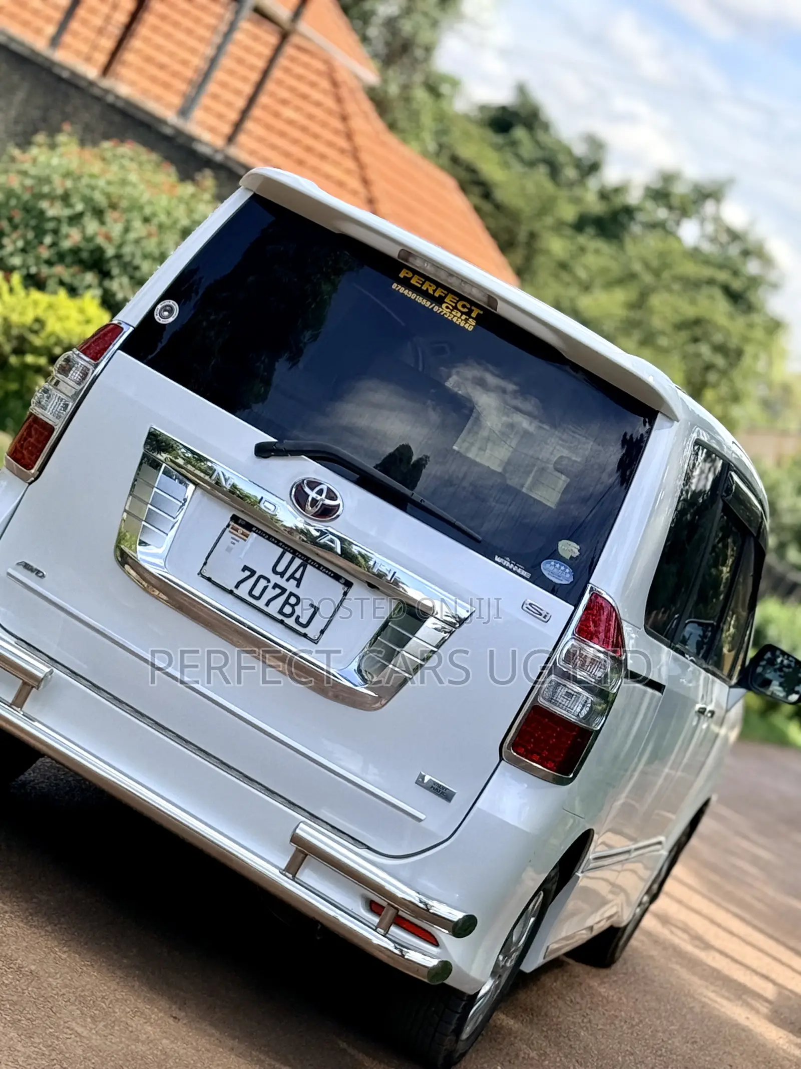 Toyota Noah 2.0 143hp FWD (8 Seater) 2012 Pearl