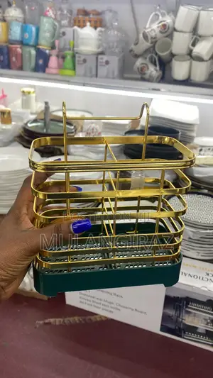 Cuterly Holder