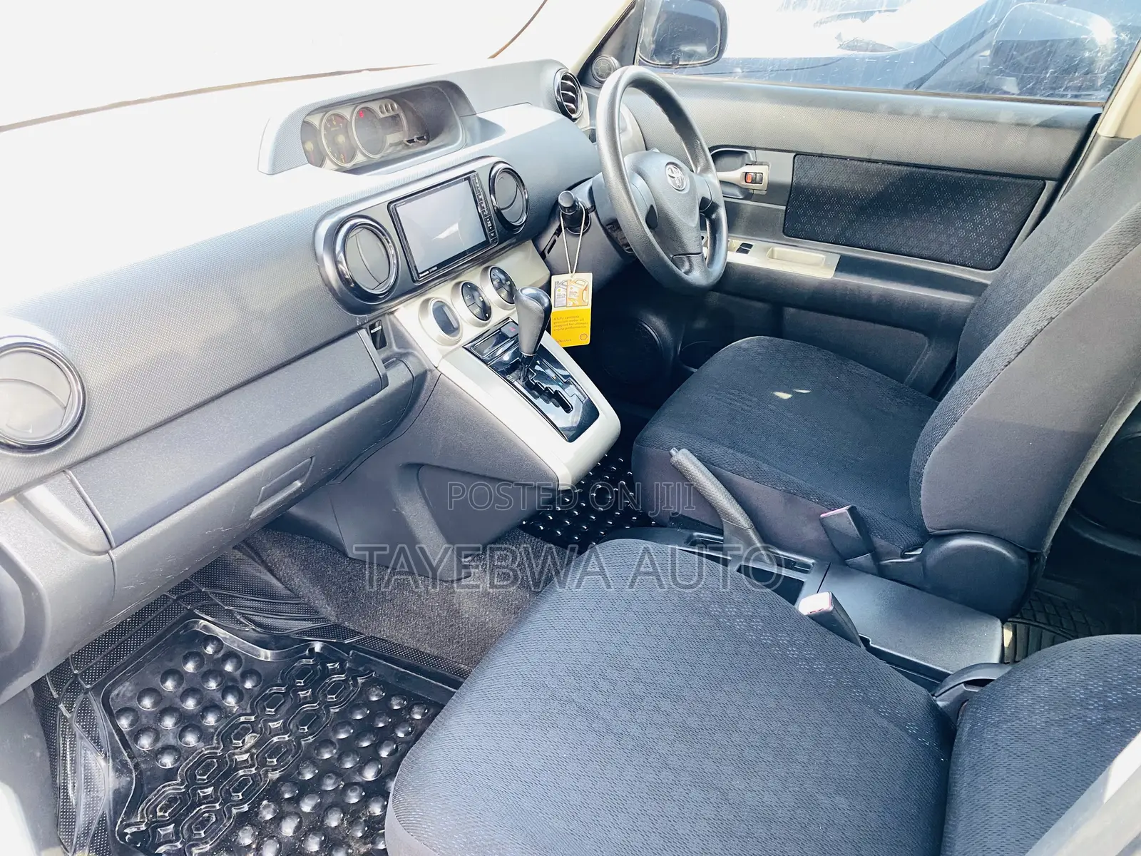 Toyota Corolla Rumion Hatchback 1.5 FWD 2010 Black