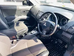 Mitsubishi Outlander 2012 Silver
