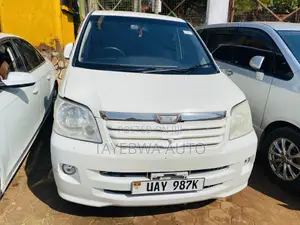 Toyota Noah 2003