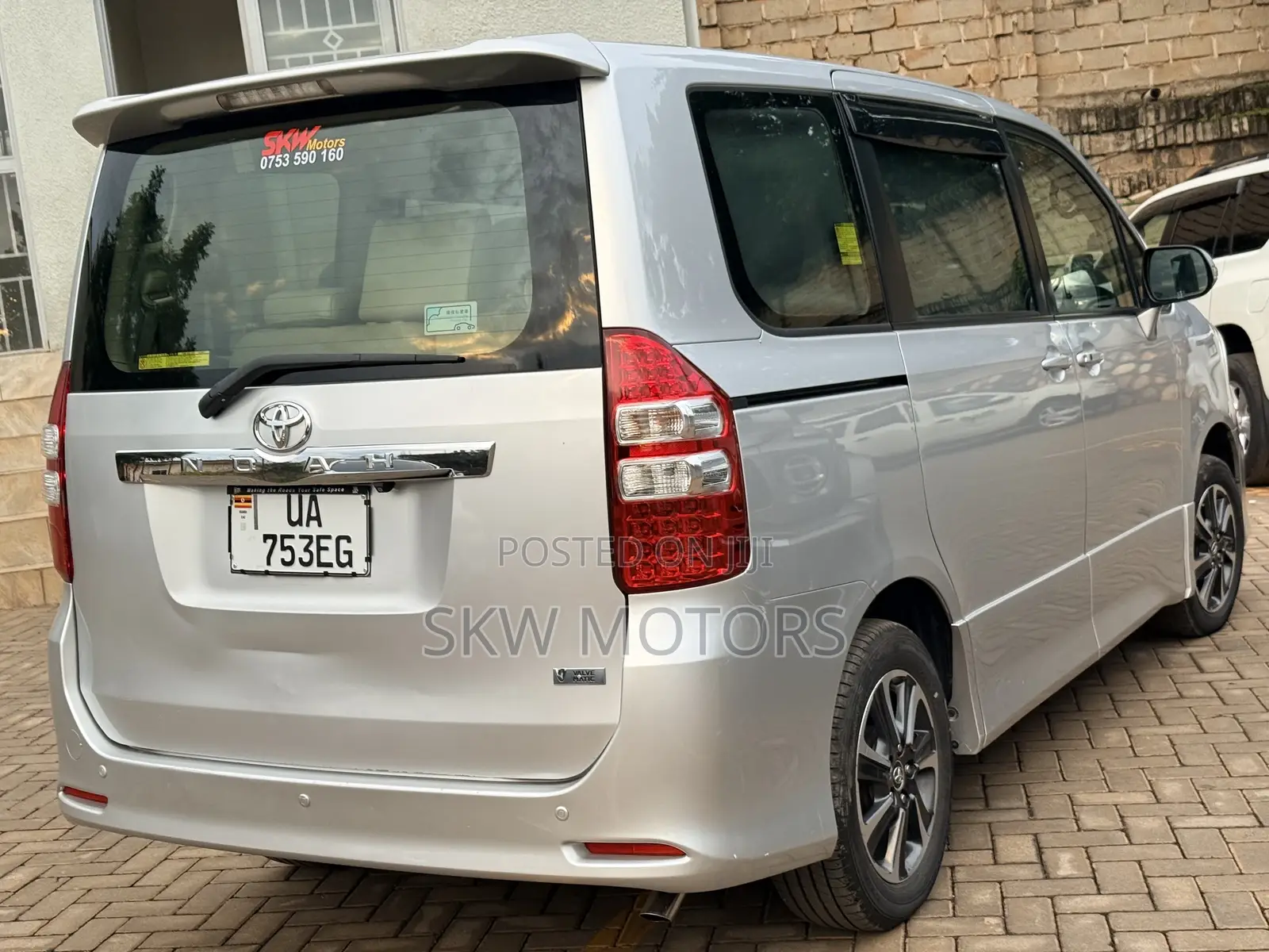 Toyota Noah 2013 Silver