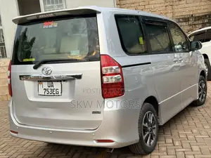 Toyota Noah 2013 Silver