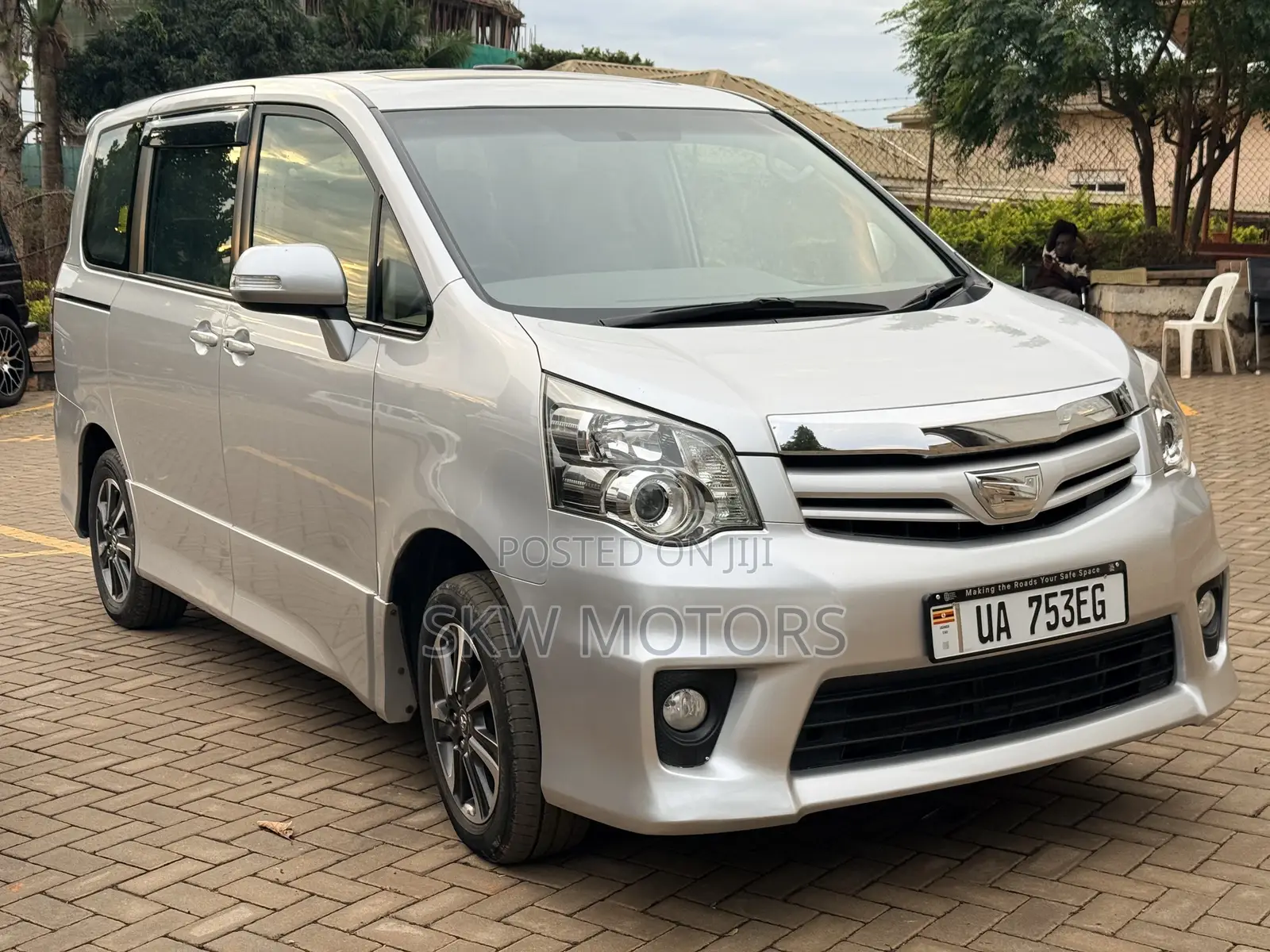 Toyota Noah 2013 Silver