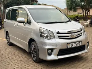 Toyota Noah 2013 Silver
