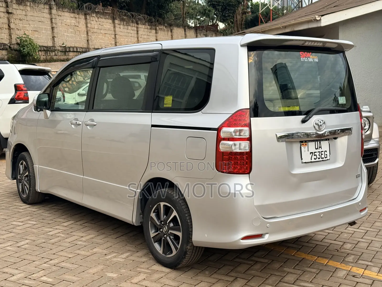 Toyota Noah 2013 Silver