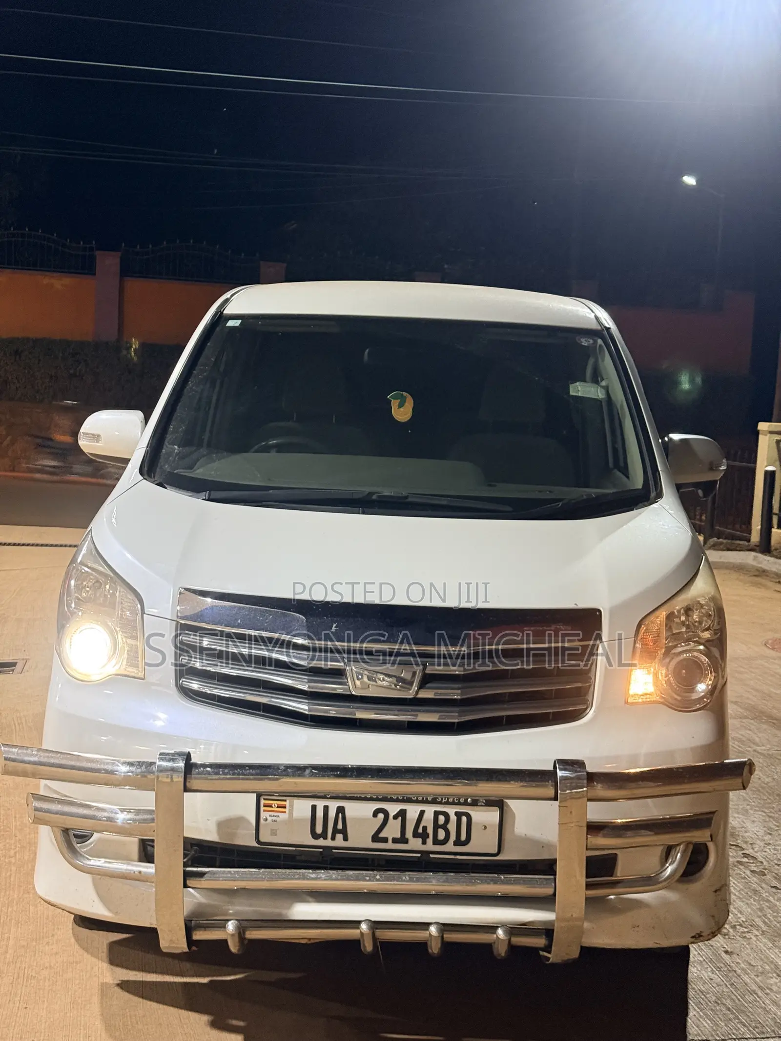 Toyota Noah 2010 White