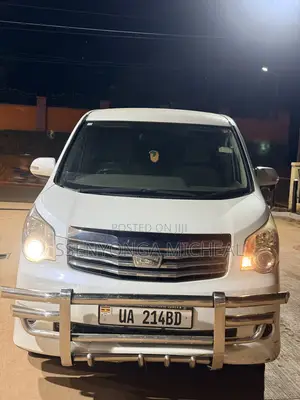 Toyota Noah 2010 White