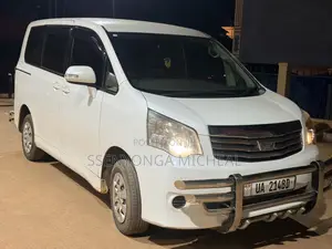 Toyota Noah 2010 White