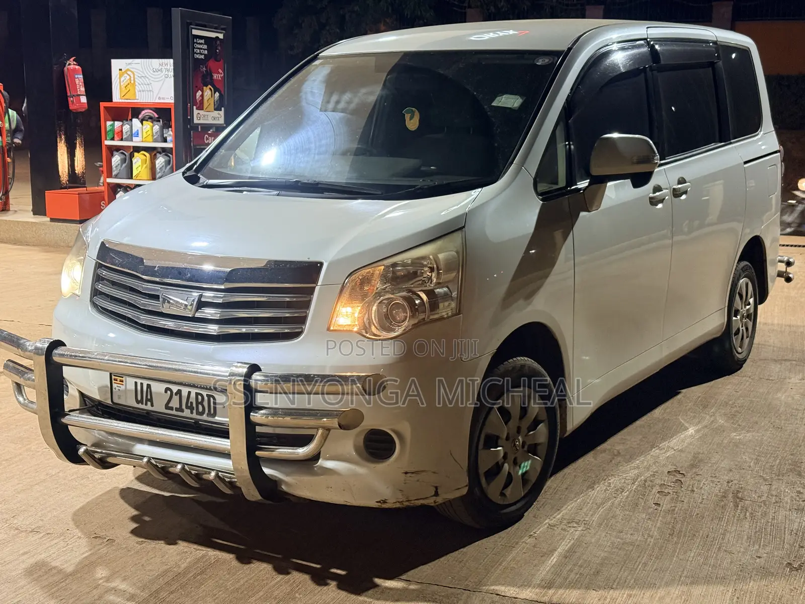 Toyota Noah 2010 White