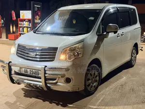 Toyota Noah 2010 White