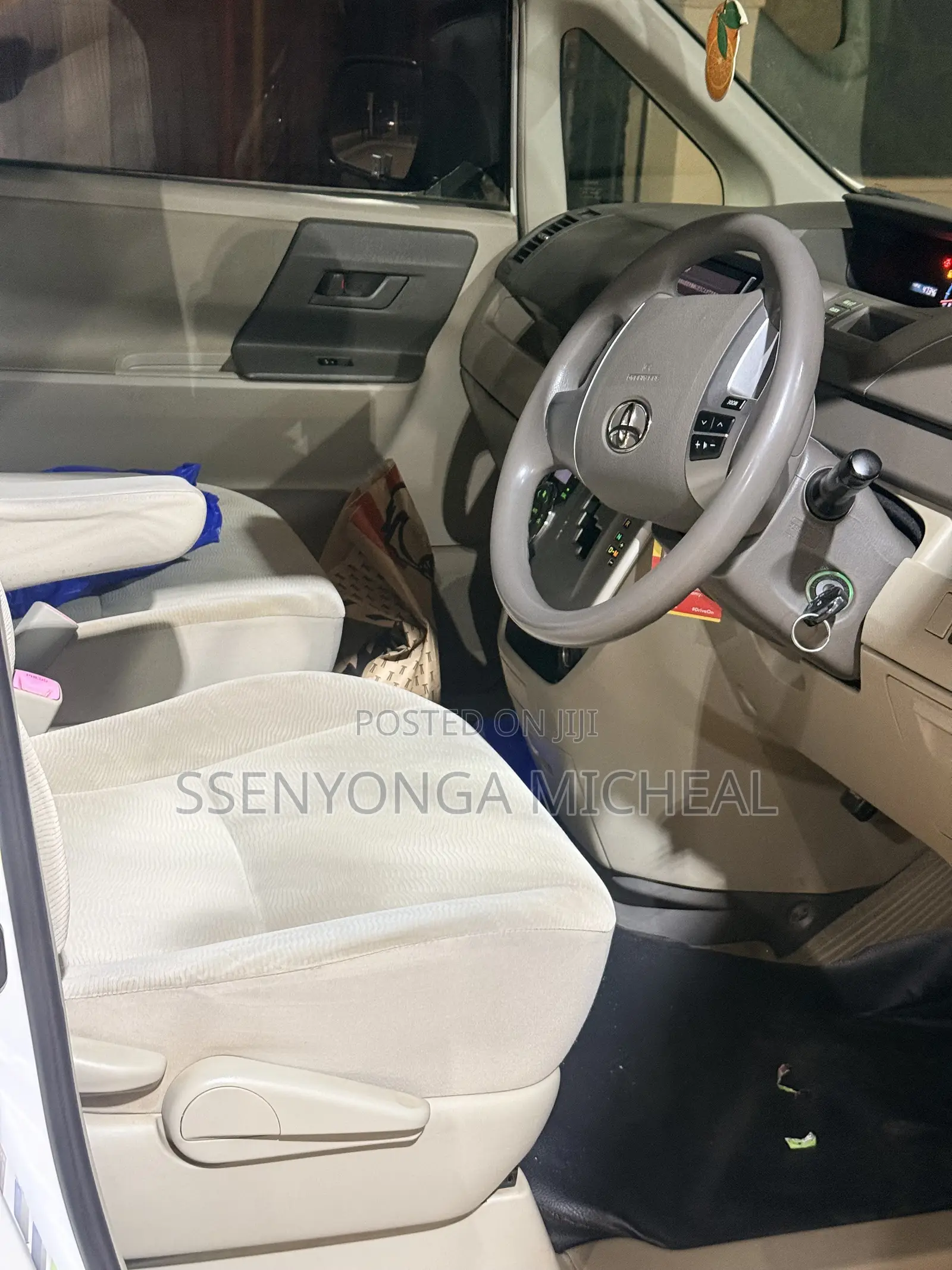 Toyota Noah 2010 White